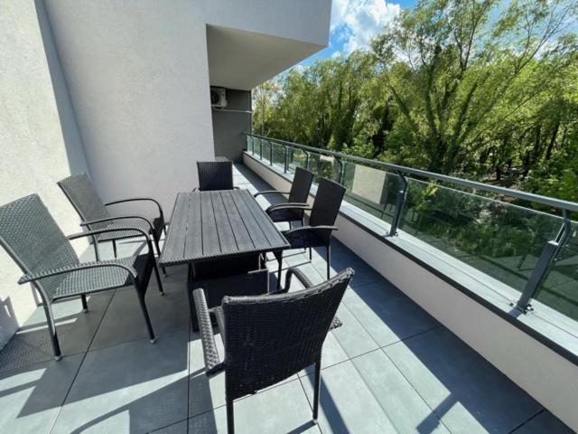 קסזטלי Lakeside Family & Studio Apartments מראה חיצוני תמונה