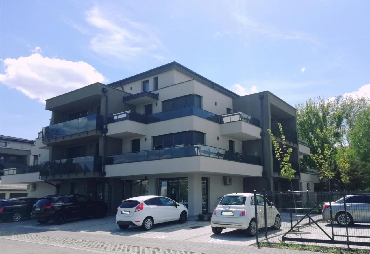 קסזטלי Lakeside Family & Studio Apartments מראה חיצוני תמונה