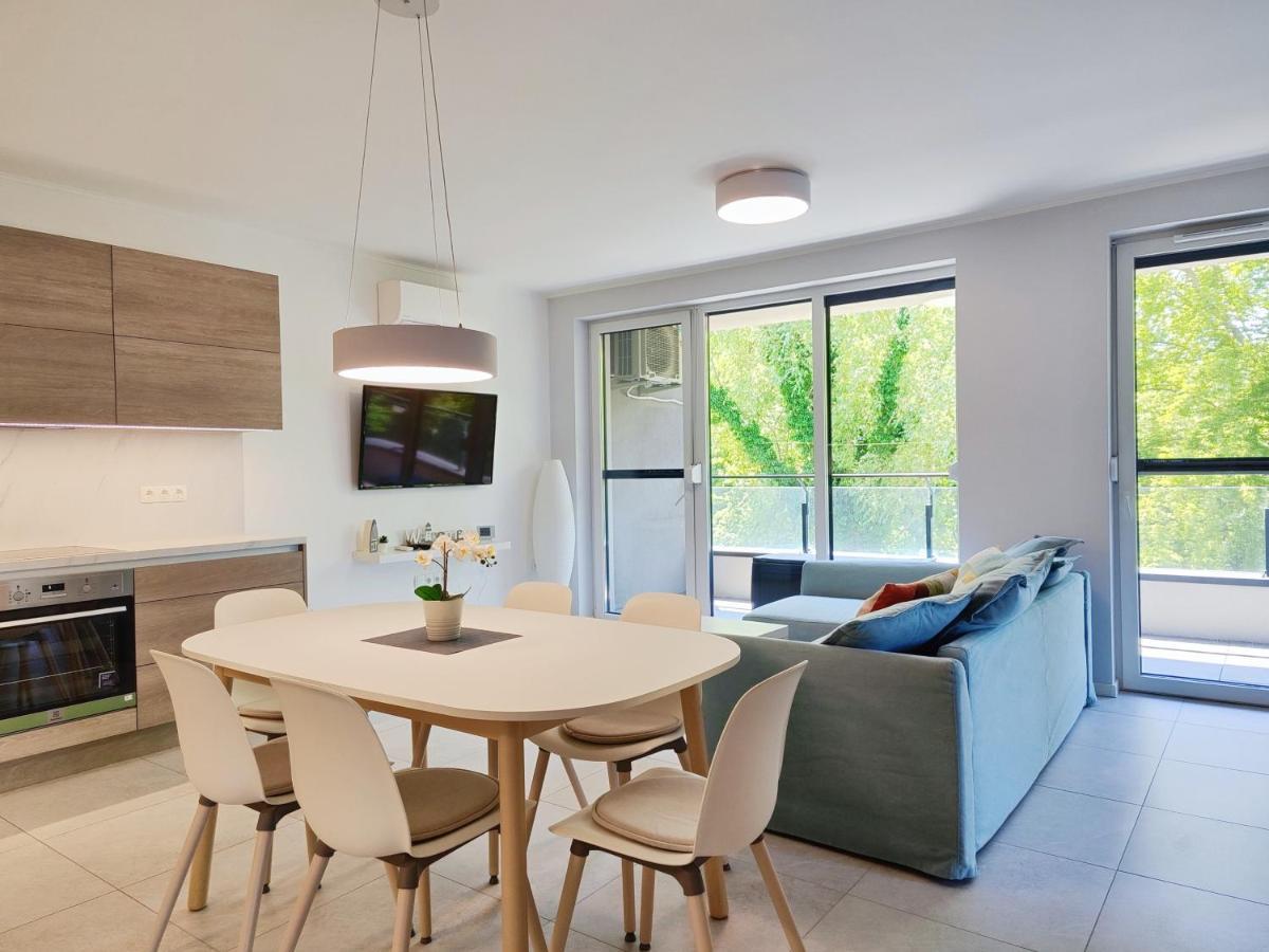 קסזטלי Lakeside Family & Studio Apartments מראה חיצוני תמונה